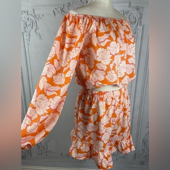 Bohemian Tropical Off-The-Shoulder Printed Top Shorts Set - Picture 6 of 12